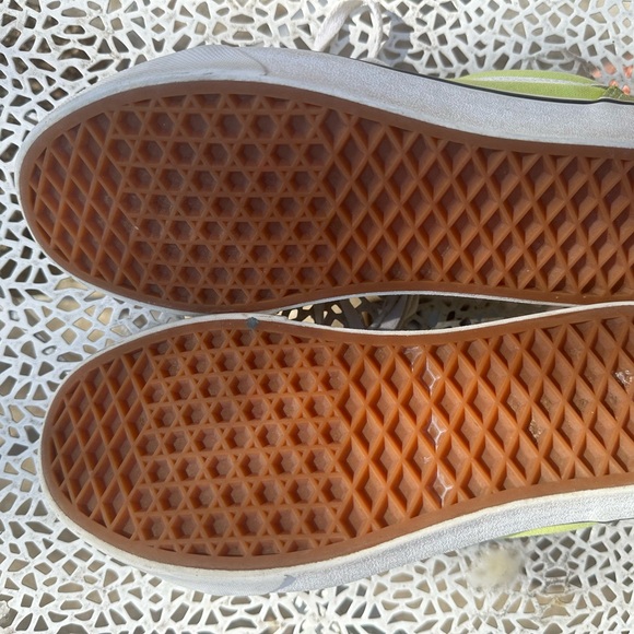 VANS two toned Green woman’s 7 Men 5.5 used. - Picture 4 of 5